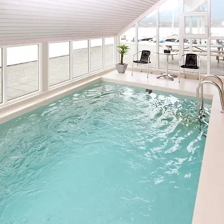 12 Person In Ferienhaus Jelsa