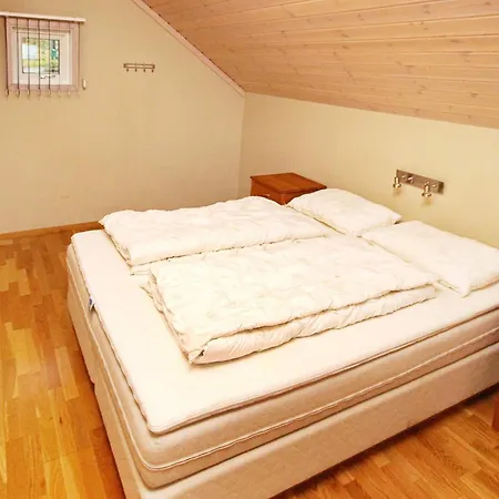12 Person In Ferienhaus Jelsa