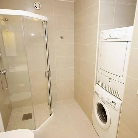 12 Person In Ferienhaus Jelsa