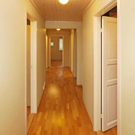 12 Person In Ferienhaus