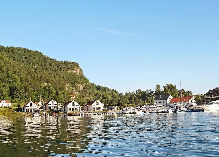 12 Person In Jelsa