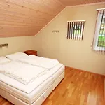 12 Person In Tatil Evi Jelsa